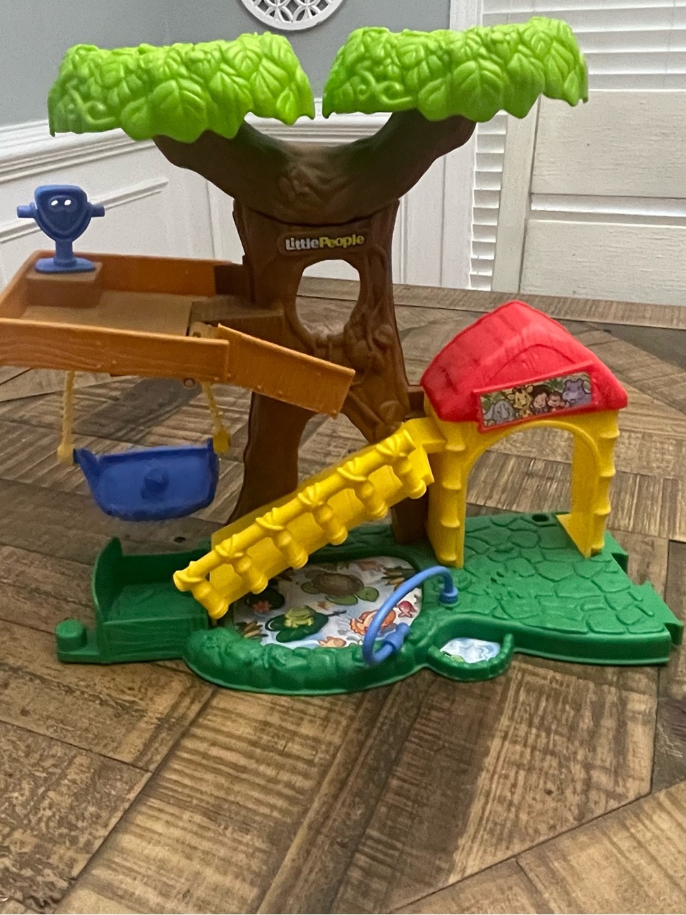 Fisher-Price Little People Big Animal Zoo Treehouse playset